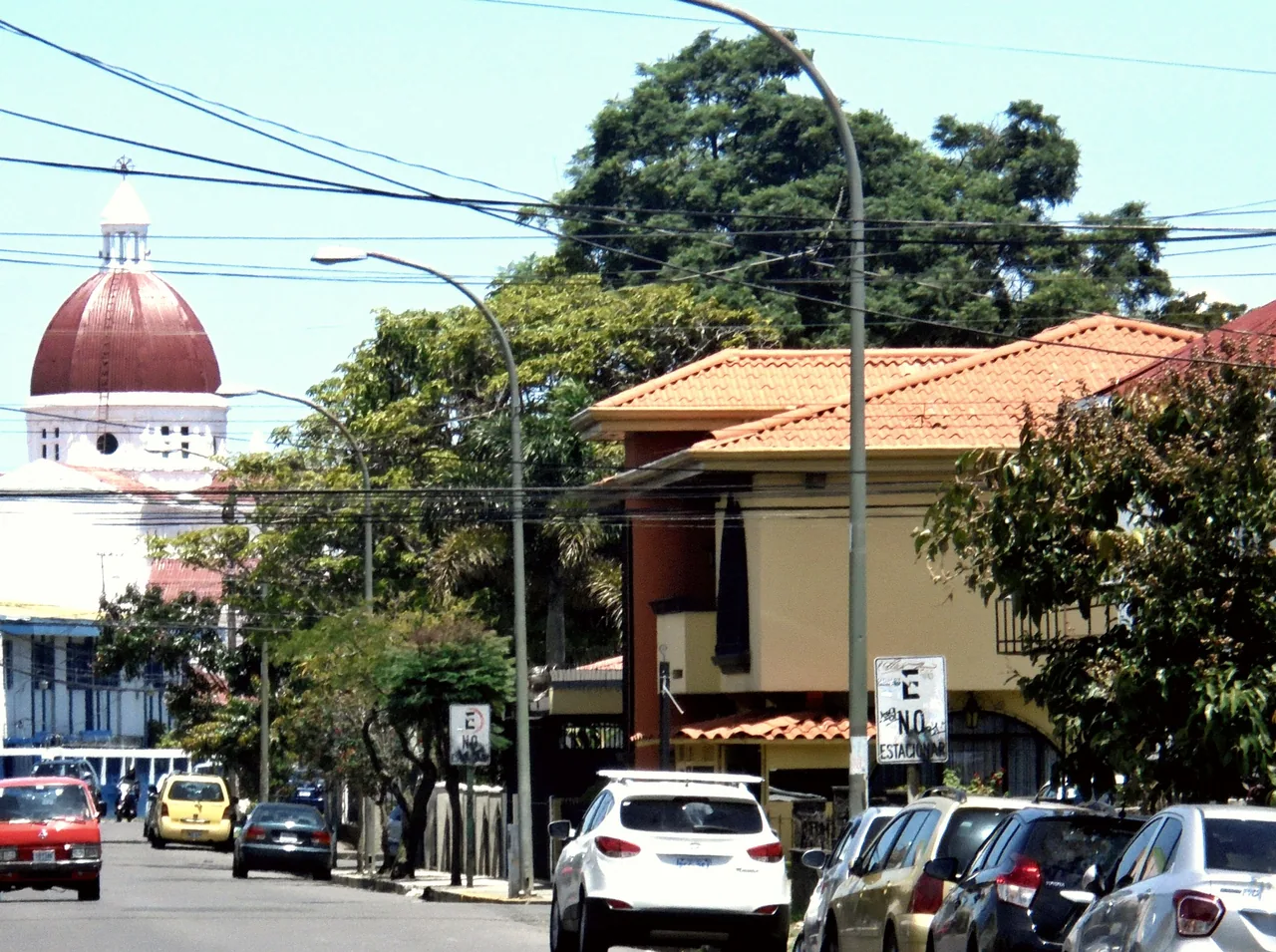 Street and buildings in Barrio Escalante, San José.