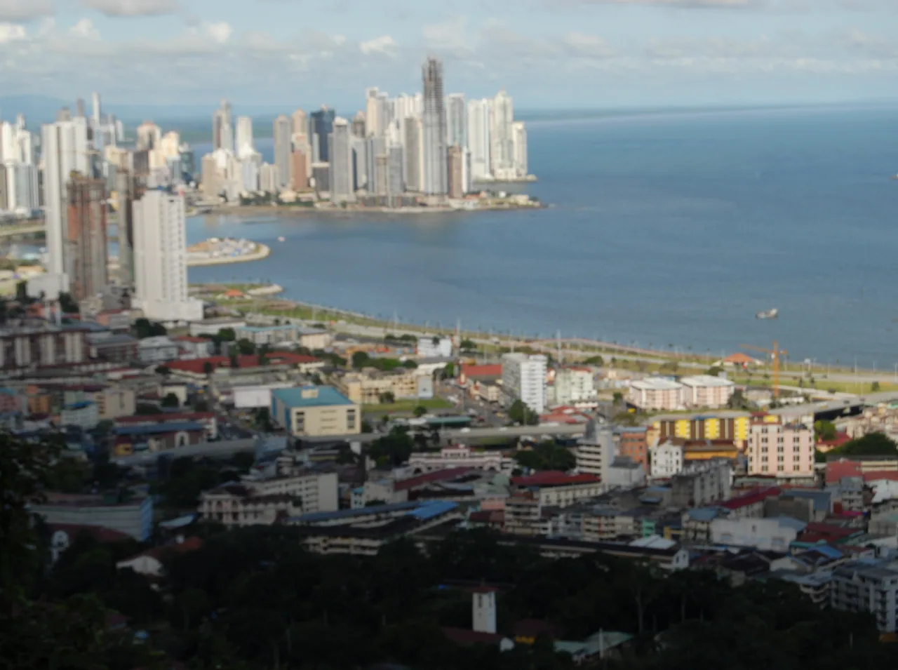 Bahía y edificios de Ciudad de Panamá vistos desde Cerro Ancón.