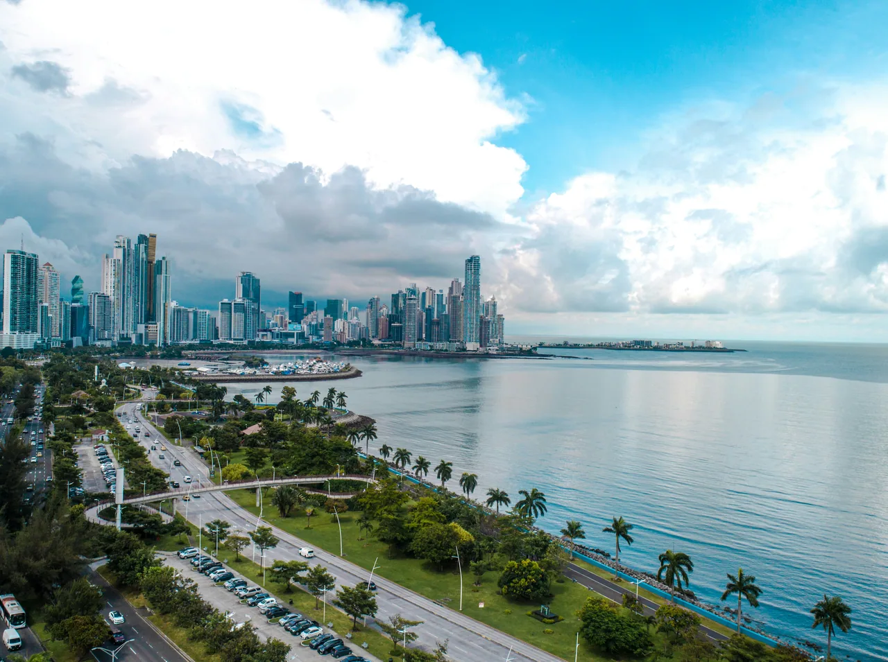 Cinta Costera, bahía y edificios de Ciudad de Panamá.