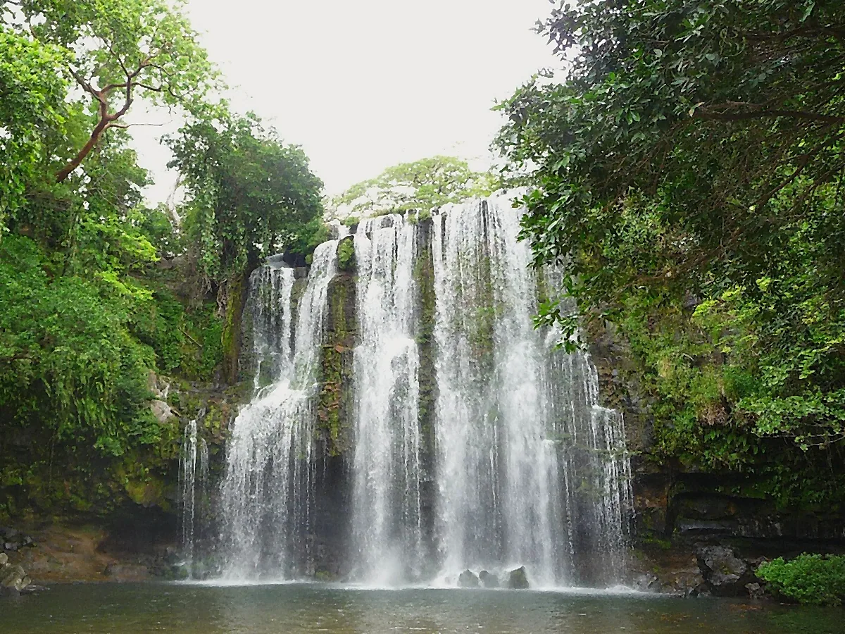 Llanos de Cortés Waterfall