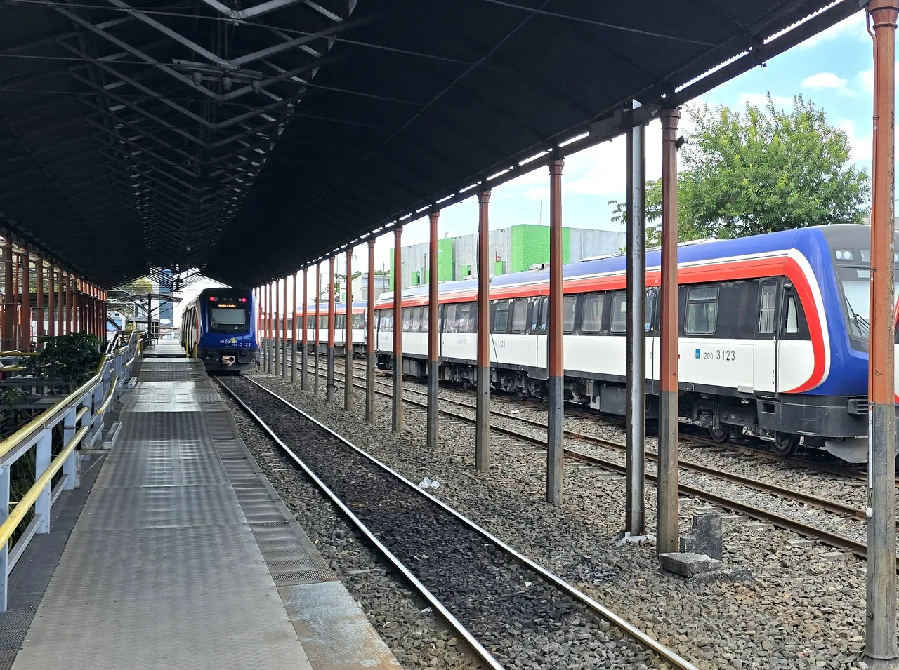 Covered platform and passenger trains at San José Atlantic Railway Station.