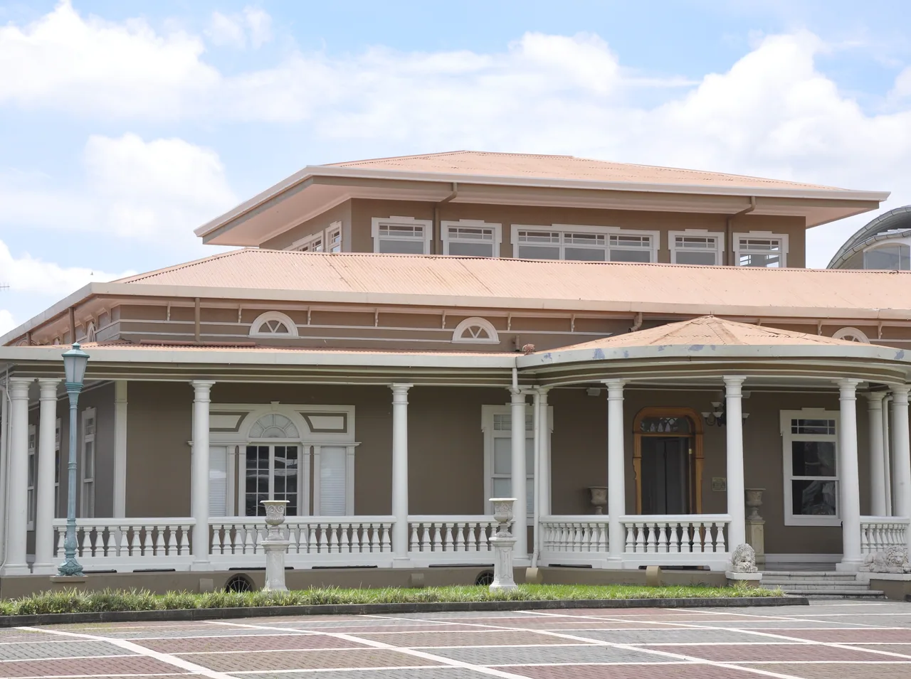 Facade of the Calderón Guardia Museum in San José.