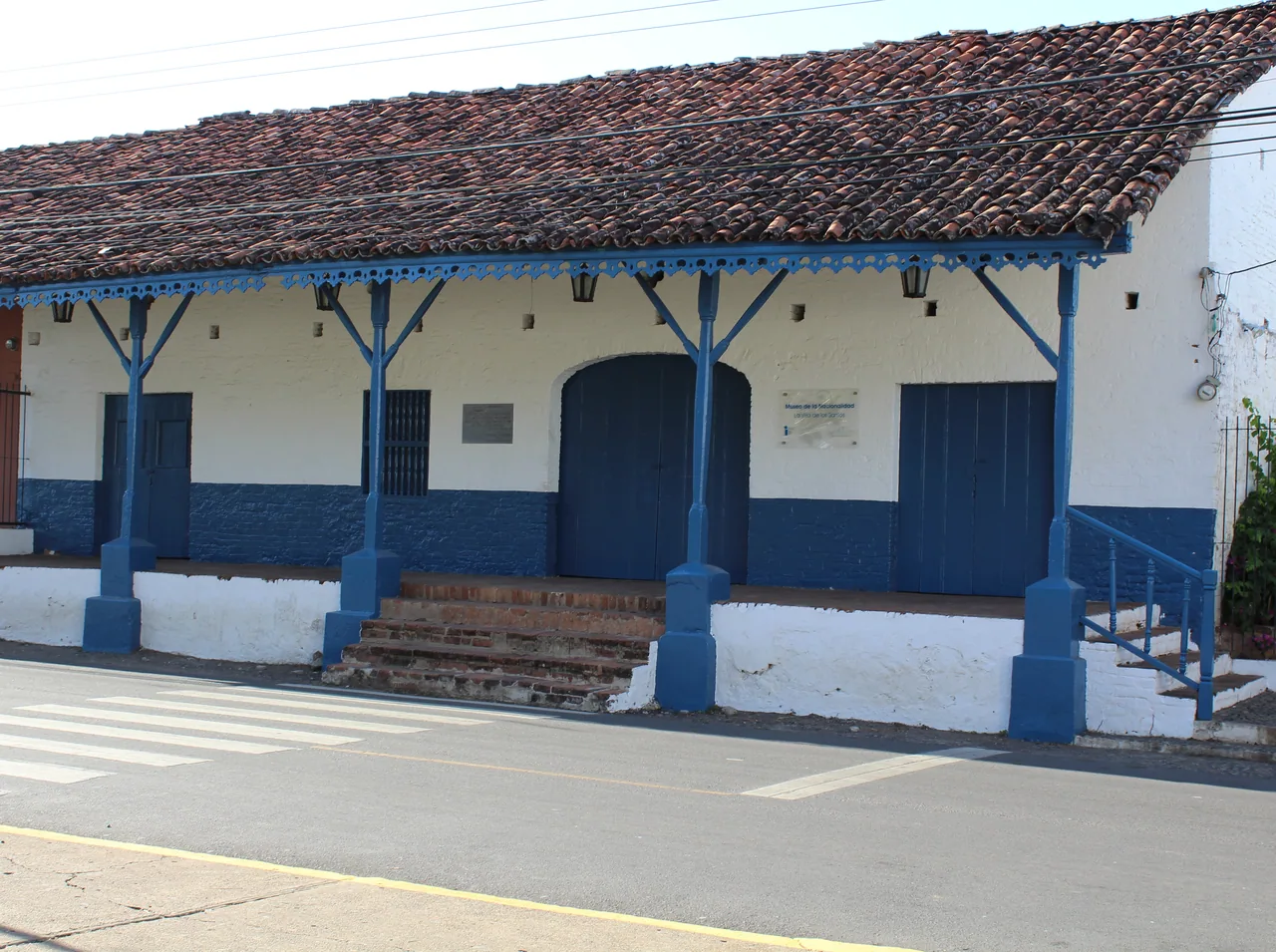 White and blue facade of the Museo de la Nacionalidad.