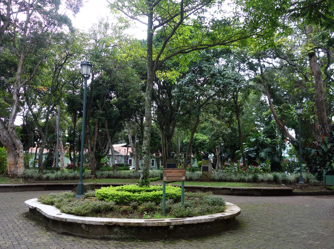 Gardens and trees in Parque España, San José.