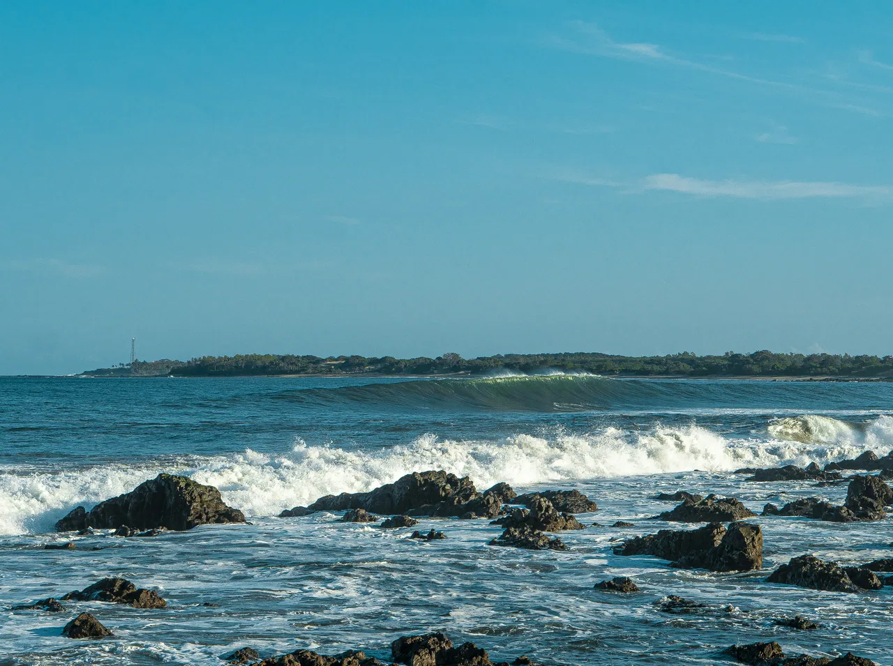 Waves breaking along the rocky coast of Pedasí.
