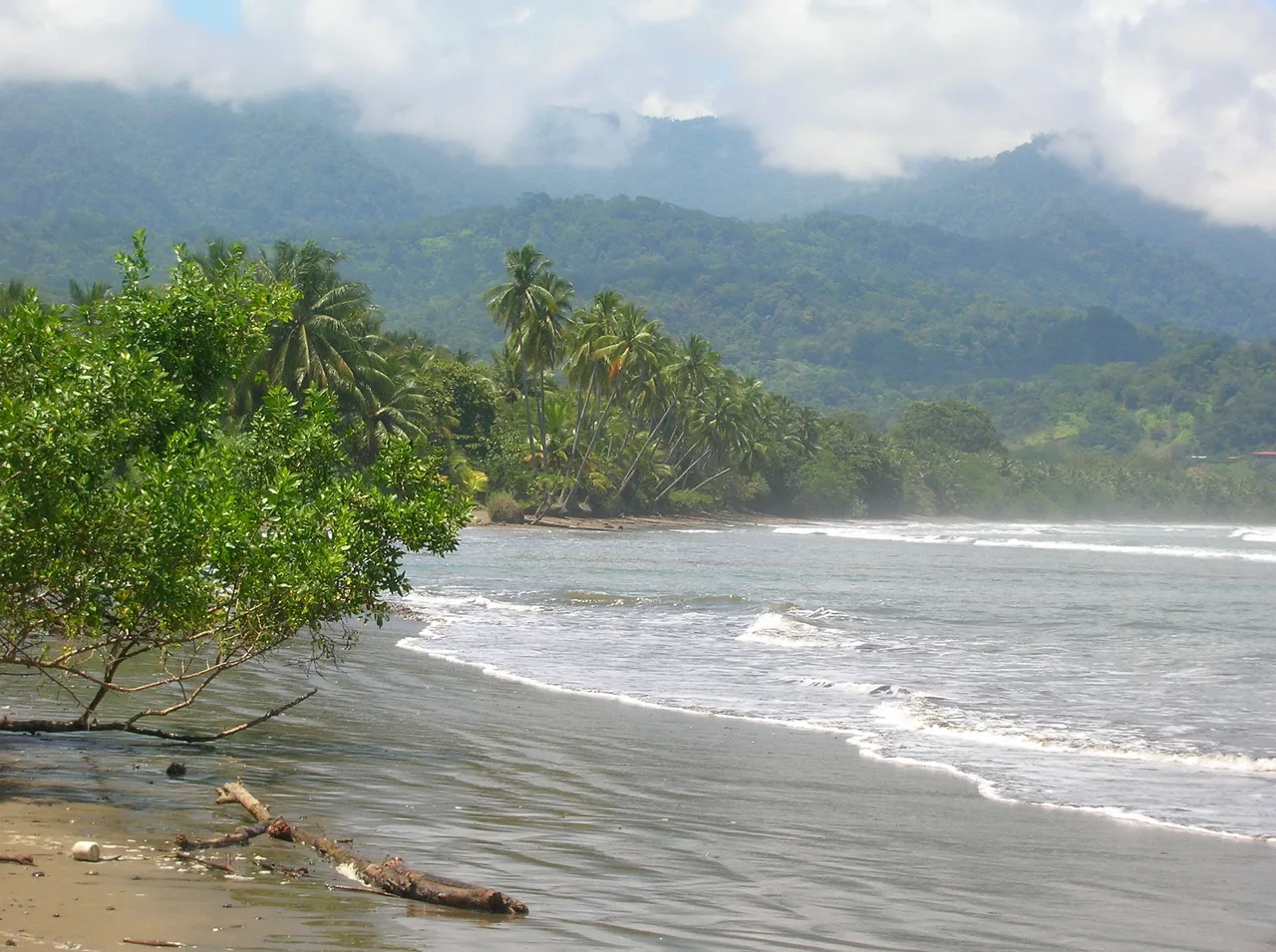 Colonia Beach (Colonia sector)