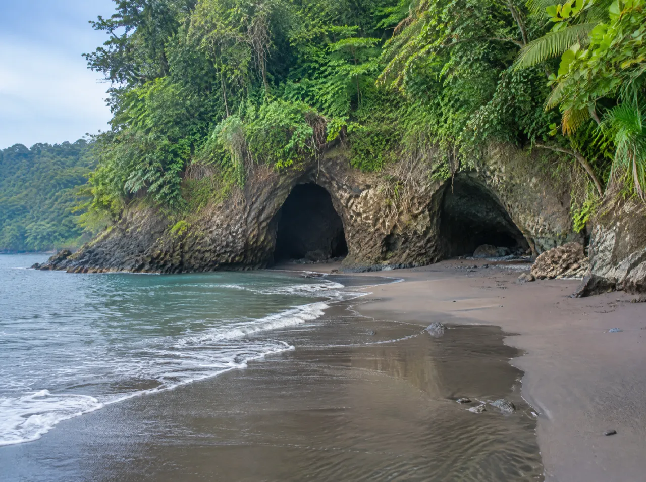 Ventanas Beach (sea caves)