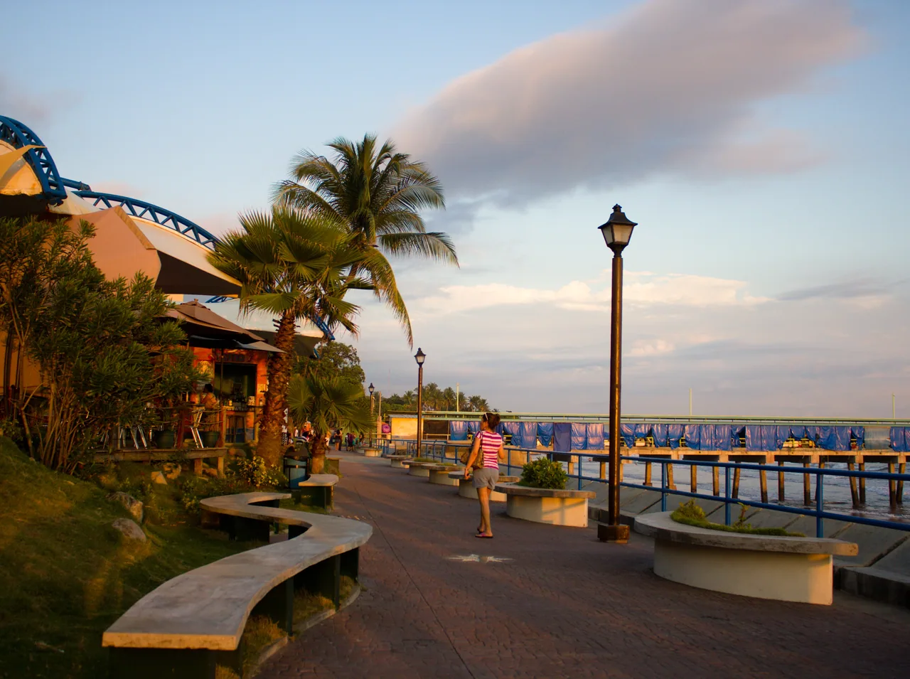 Puerto de La Libertad: Mercado del Mar y malecón