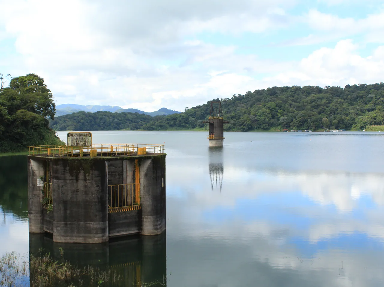 Dam structures above the water of Lake Arenal.