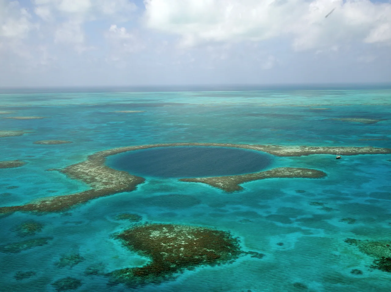 Great Blue Hole (Blue Hole Natural Monument)